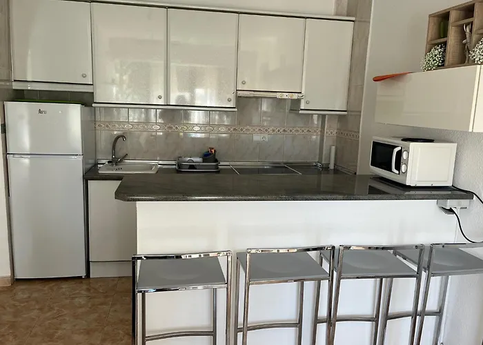 Cute 150m To The At Quite Area Διαμέρισμα *