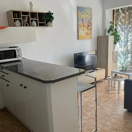 Apartment Cute 150m To The At Quite Area